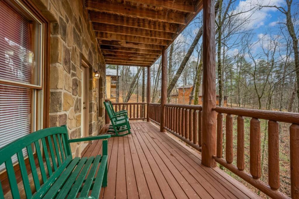 Log Cabin, Hot Tub, Fireplace, Pool Table & Views! Sevierville Exterior photo